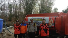 Polres Nganjuk distribusikan air bersih di tengah kemarau panjang