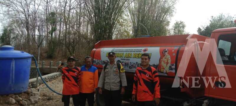 Polres Nganjuk distribusikan air bersih di tengah kemarau panjang