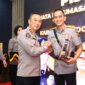 Kadiv Humas Polri Irjen Pol Shandi Nugroho bersama Brigjen. Pol. I Komang Sandi Arsana