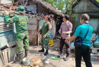 Polsek Baureno, Koramil dan warga bedah rumah