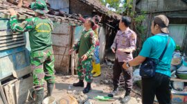 Polsek Baureno, Koramil dan warga bedah rumah