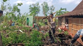 TNI Polri dan BPBD Bojonegoro bantu korban bencana