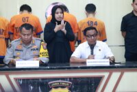 Wadirreskrimum Polda Jatim AKBP Suryono didampingi Kombespol Dirmanto