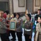 Kapolda Jatim Irjen Pol Drs. Imam Sugianto beri penghargaan Briptu Fita Rochmatul Alfiani