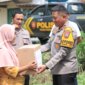 Kapolres Blitar Kota AKBP Danang beri Bansos ke korban puting beliung