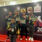 Kapolda Jatim Irjen Pol Drs. Imam Sugianto beri penghargaan 3 anggota Polres Pasuruan Kota di Kejuaraan Karate Kapolri Cup 2024