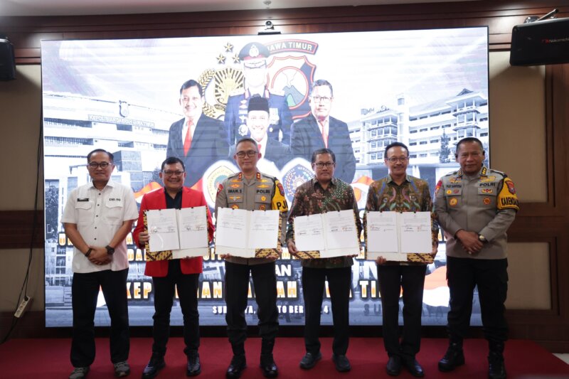 Kapolda Jatim Irjen Pol Drs. Imam Sugianto dan Perguruan Tinggi Tandatangani MOU Tingkatkan SDM unggul bagi anggota Polri