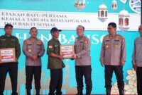 Irjen Pol Dedi Prasetyo bagikan sembako ke warga setempat