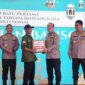 Irjen Pol Dedi Prasetyo bagikan sembako ke warga setempat