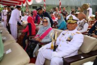 Wadan Kodiklatal Laksda TNI Eko Wahjono didampingi wakil ketua gabungan Jalasenastri Kodiklatal Ny. Dian Eko Wahjono