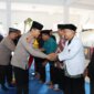 Kapolres Tuban AKBP Oskar Syamsuddin bersama perguruan silat