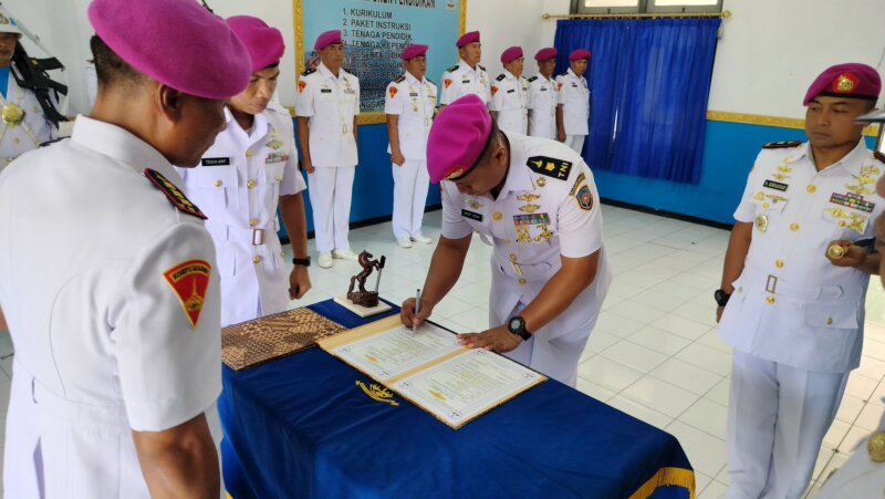 Danpusdikkav Kodikmar Kolonel Marinir Wartono