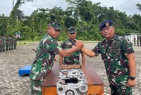 Dansatdik-3 Kolonel Marinir Harnoko serah terima ke Kadisminpers Koarmada III Kolonel Laut (P) I Komang Nurhadi