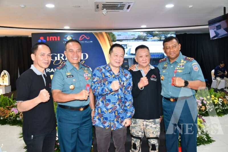 Wadan Kodiklatal Laksda TNI Eko Wahjono saksikan peresmian Grand Opening Raho club Lakeskla