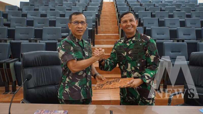 Dirlat Kodiklatal Brigjen TNI Marinir Widodo dan Brigjen TNI Marinir Joni Sulistiawan