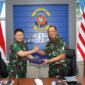Dirum Kodiklatal Laksma TNI Dedy Junaidi bersama Laksma TNI Sunarto