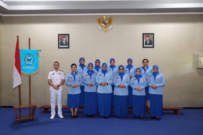 Ketua Gabungan Jalasenastri Kodiklatal Ny. Ayu Nur Alamsyah Reorganisasi pengurus gabungan Jalasenastri