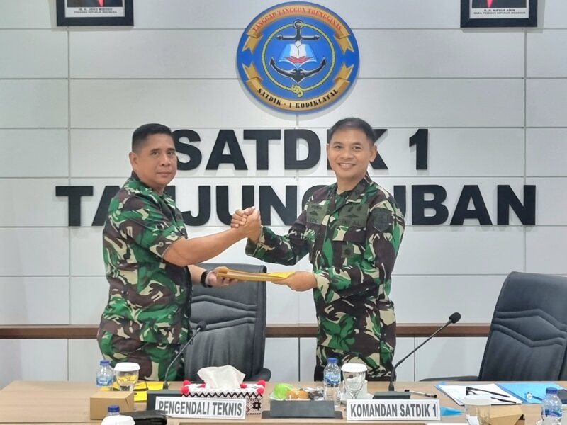 Dansatdik - 1 Tanjung Uban Kolonel Laut (P) I Gede Merta Yasa bersama Irben Itkodiklatal Kolonel Laut (S) Sahroni