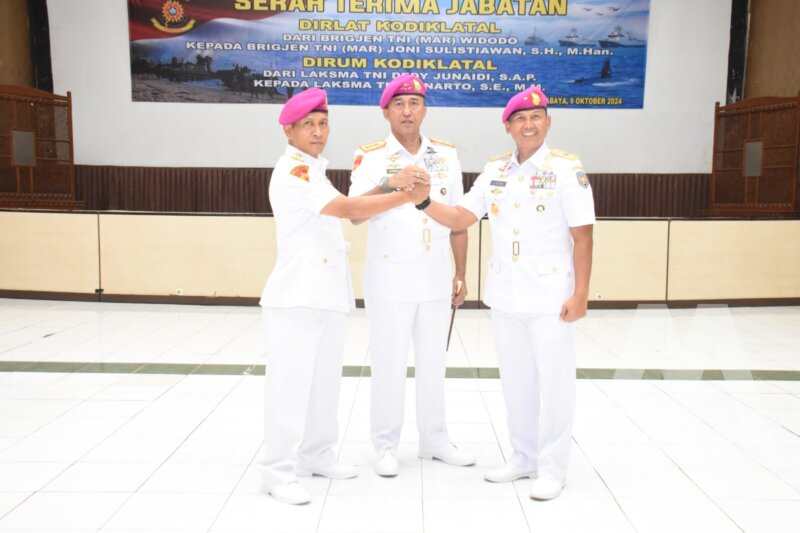 Dankodiklatal Letjen TNI Marinir Nur Alamsyah bersama 2 pejabat Dirlat dan Dirum Kodiklatal