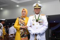 Dankodiklatal Letjen TNI Marinir Nur Alamsyah didampingi Ketua Gabungan Jalasenastri Kodiklatal Ny. Ayu Nur Alamsyah