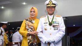 Dankodiklatal Letjen TNI Marinir Nur Alamsyah didampingi Ketua Gabungan Jalasenastri Kodiklatal Ny. Ayu Nur Alamsyah