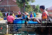 Polsek Kedungadem dan BPBD Bojonegoro salurkan air bersih ke warga