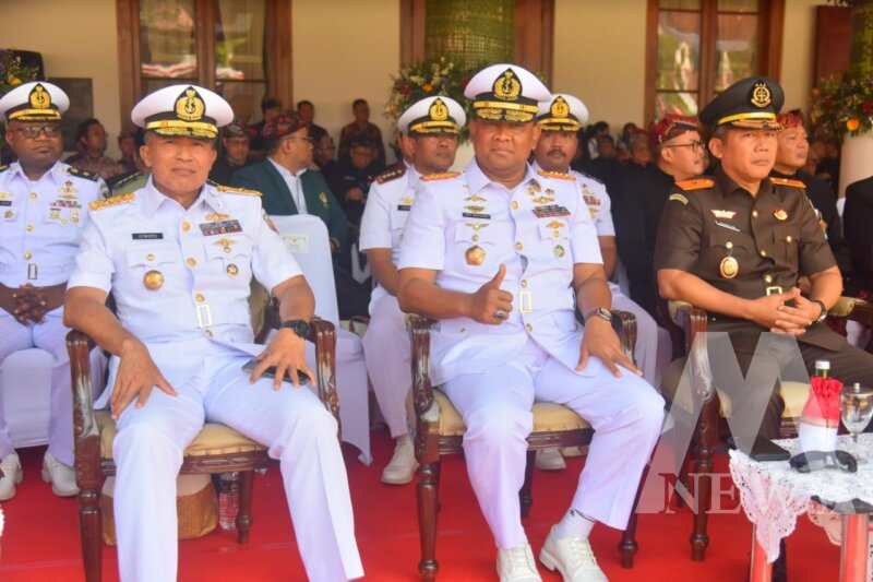 Wadan Kodiklatal Laksda TNI Eko Wahjono hadiri upacara peringatan HUT ke-79 Provinsi Jawa Timur