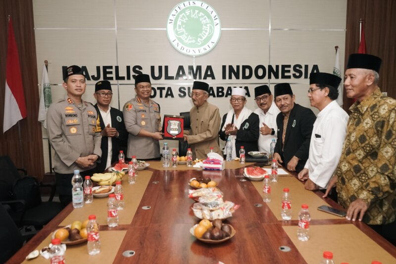 Kapolrestabes Surabaya Kombespol Luthfie Sulistiawan
