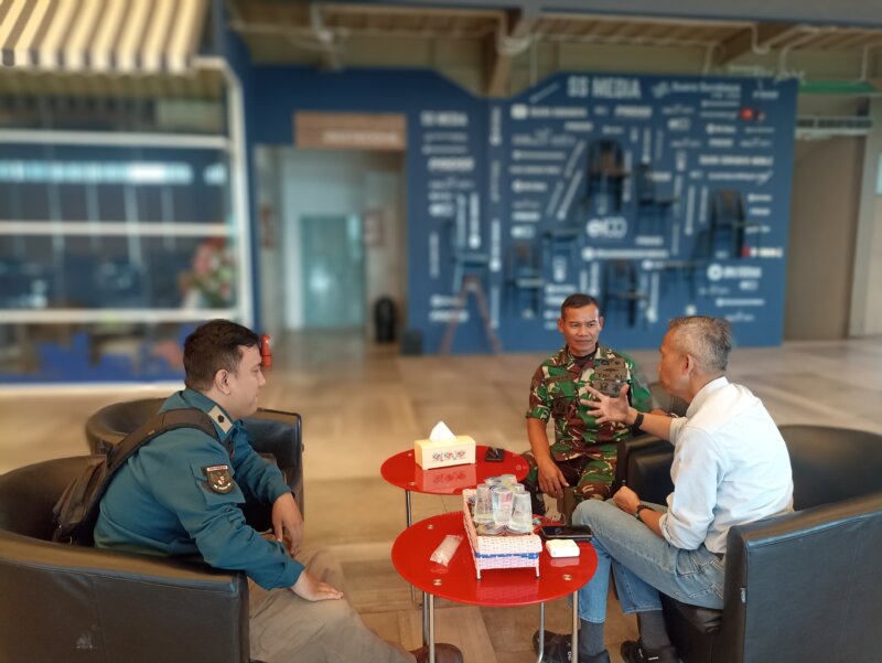 Kadispen Kodiklatal Kolonel Marinir Sunaswan kunjungan ke radio SS