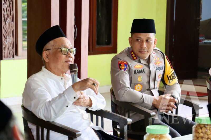 Kapolresta Banyuwangi Kombespol Rama Samtama Putra kunjungan ke Ponpes Ibnu Sina Genteng