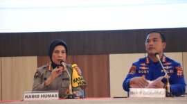 Ditpolairud Polda Lampung Kombespol Boby Pa'ludin Tambunan bersama Kabid Humas Polda Lampung, Kombespol Umi Fadilah Astutik