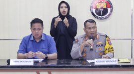 Dirreskrimum Polda Jatim Kombespol Farman dan Kabid Humas Polda Jatim Kombespol Dirmanto