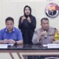 Dirreskrimum Polda Jatim Kombespol Farman dan Kabid Humas Polda Jatim Kombespol Dirmanto