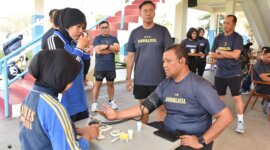 Dankodiklatal Letjen TNI Marinir Nur Alamsyah saat olahraga Golf