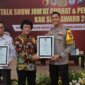 Kapolres Jember AKBP Bayu Pratama Gubunagi terima penghargaan dari Ketua Umum LPAI, Prof. Dr. Seto Mulyadi, M.Si.,