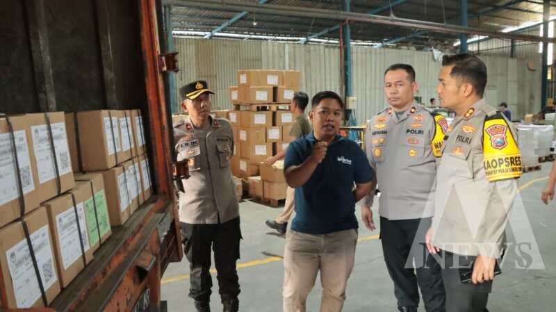 Kapolres Nganjuk AKBP Siswantoro cek pengamanan surat suara Pilkada