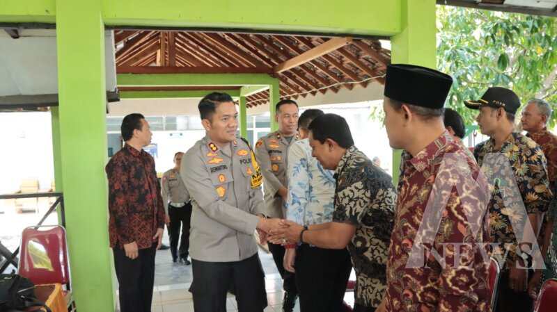 Kapolres Nganjuk AKBP Siswantoro silaturahmi Kamtibmas di Kecamatan Baron