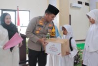 Kapolres Nganjuk AKBP Siswantoro berikan santunan ke yatim piatu