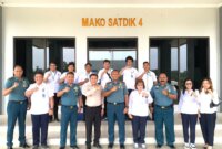 Dansatdik - 4 Manado Kodiklatal Kolonel Marinir Hendy Dwi Bayu Ardiyanto didampingi Kasirenevajian Satdik - 4 Manado Kodiklatal Mayor Laut (KH) M. Samuel Pontoh