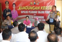 Kapolres Pelabuhan Tanjung Perak AKBP Wiliam Cornelis Tanasale saat kunjungan kerja