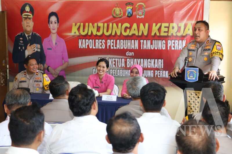 Kapolres Pelabuhan Tanjung Perak AKBP Wiliam Cornelis Tanasale saat kunjungan kerja