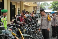 Kapolres Nganjuk AKBP Siswantoro saat cek kendaraan dinas