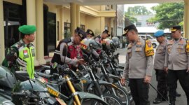 Kapolres Nganjuk AKBP Siswantoro saat cek kendaraan dinas