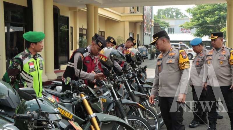 Kapolres Nganjuk AKBP Siswantoro saat cek kendaraan dinas