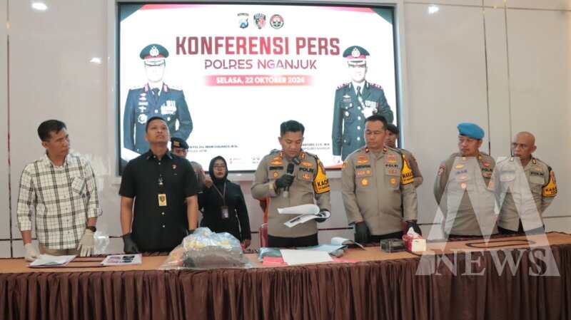 Kapolres Nganjuk AKBP Siswantoro ungkap kasus pembunuhan