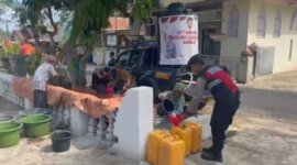 Polres Lumajang salurkan air bersih ke warga terdampak kemarau