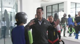 Dankodiklatal Letjen TNI Marinir Nur Alamsyah tinjau latihan di Sky Diving Simulator