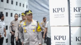 Kapolrestabes Surabaya Kombespol Luthfie Sulistiawan kunjungan ke gudang logistik KPU