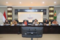 Pj Walikota Zanariah dan Kapolres Kediri Kota AKBP Bramastyo Priaji Beri saat rapat netralitas Aparatur Sipil Negara