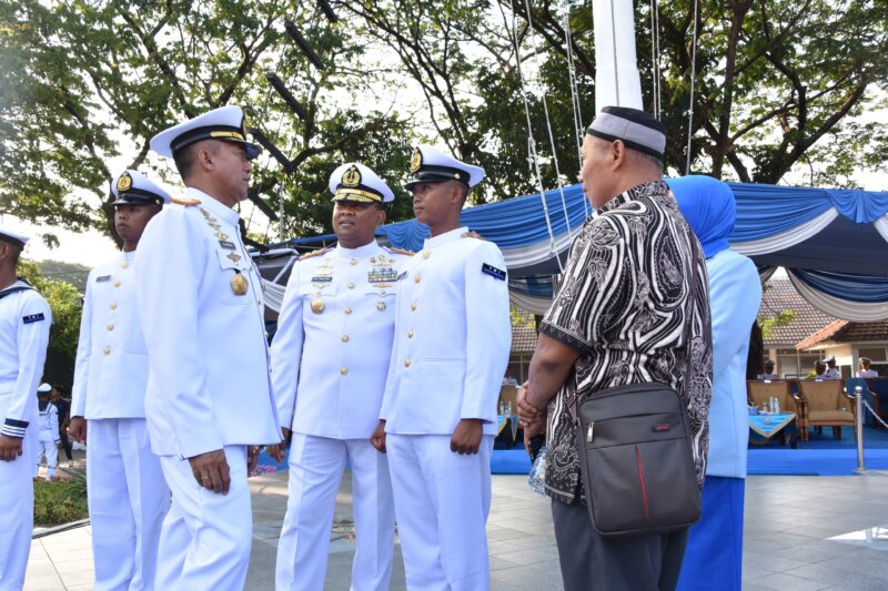 Dankodiklatal Letjen TNI Marinir Nur Alamsyah didampingi Wadan Kodiklatal Laksda TNI Eko Wahjono